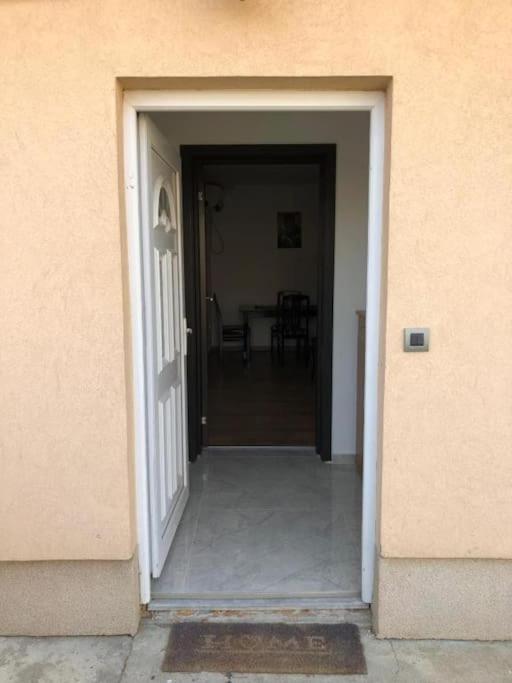 2Br Airport Accommodation W/Free Private Parking Ledine Kültér fotó